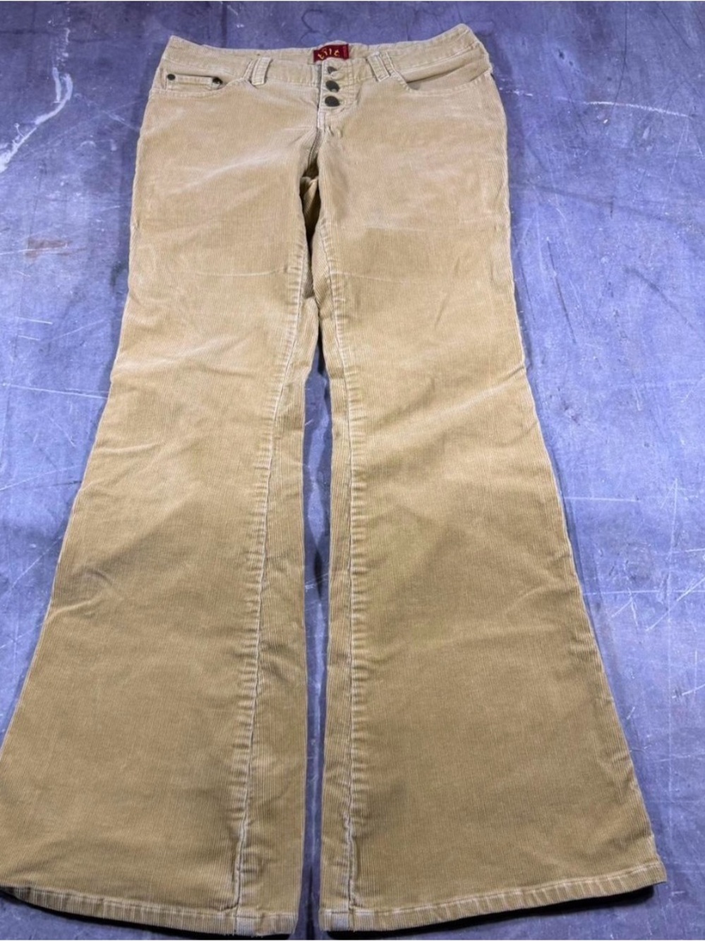 Low rise Corduroy Flared Pants in Camel color. Size 7